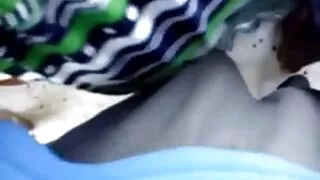 বৃদ্ধ মহিলা গাড়ীতে  ...