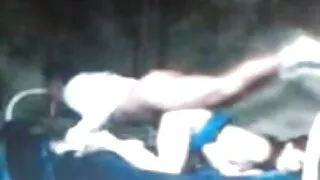 বাঙ্ক বিছানায় শুয়ে ...