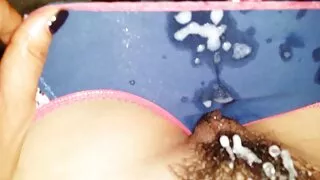 ফ্যাকাশে চামড়ার মধু ...
