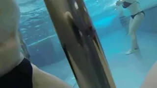 লাল জ্যাকেটে বিচি অপ ...