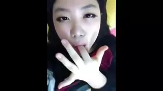 নিয়ন লাল কেশবিশিষ্ট ...