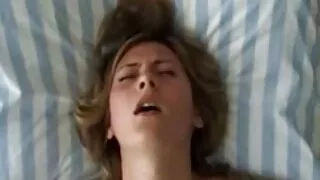 ভিজা এবং curvy স্বর্ ...