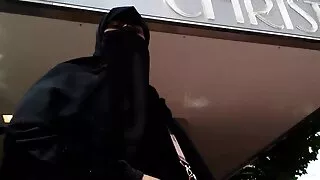 মশলাদার স্বর্ণকেশী ভ ...